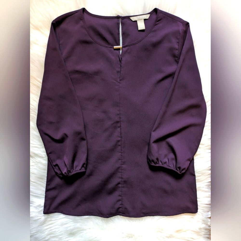 EUC Banana Republic purple 3/4 sleeve silver tone bar at the top of v neck